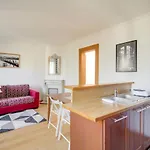 Apt For 2 With View Of Blvd Strasbourg, 10Th Arr By Guestready