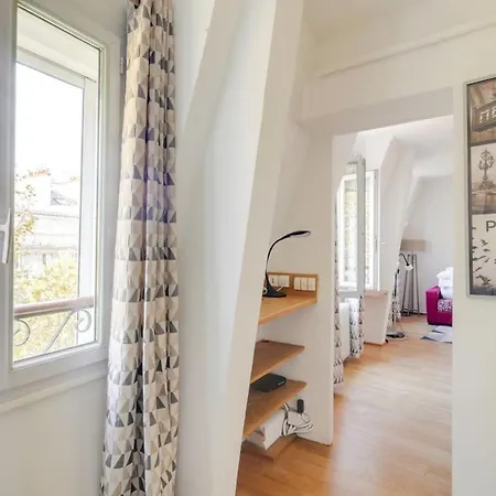 Apt For 2 With View Of Blvd Strasbourg, 10th Arr By Guestready * Parigi