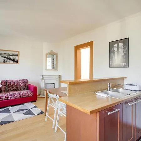 Apt For 2 With View Of Blvd Strasbourg, 10th Arr By Guestready